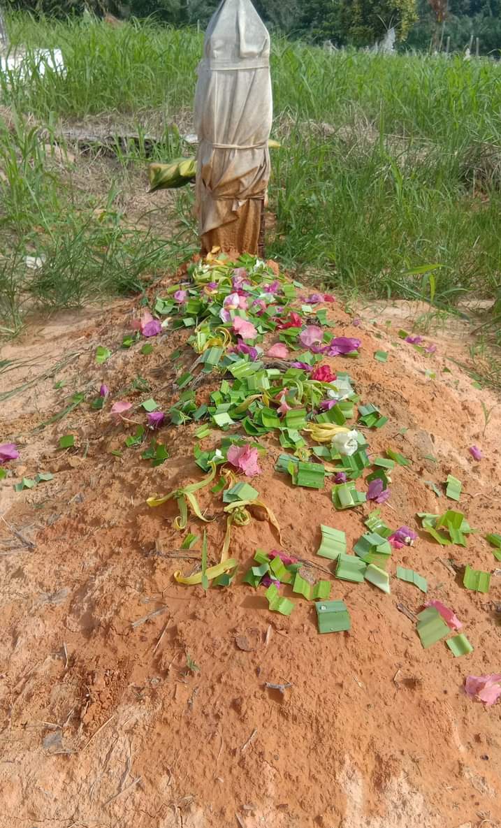 chinijah's tweet photo. Apa sebab aku teruskan hidup tanpa Abah.π
#40hari https://t.co/Y7X2cz4EGN