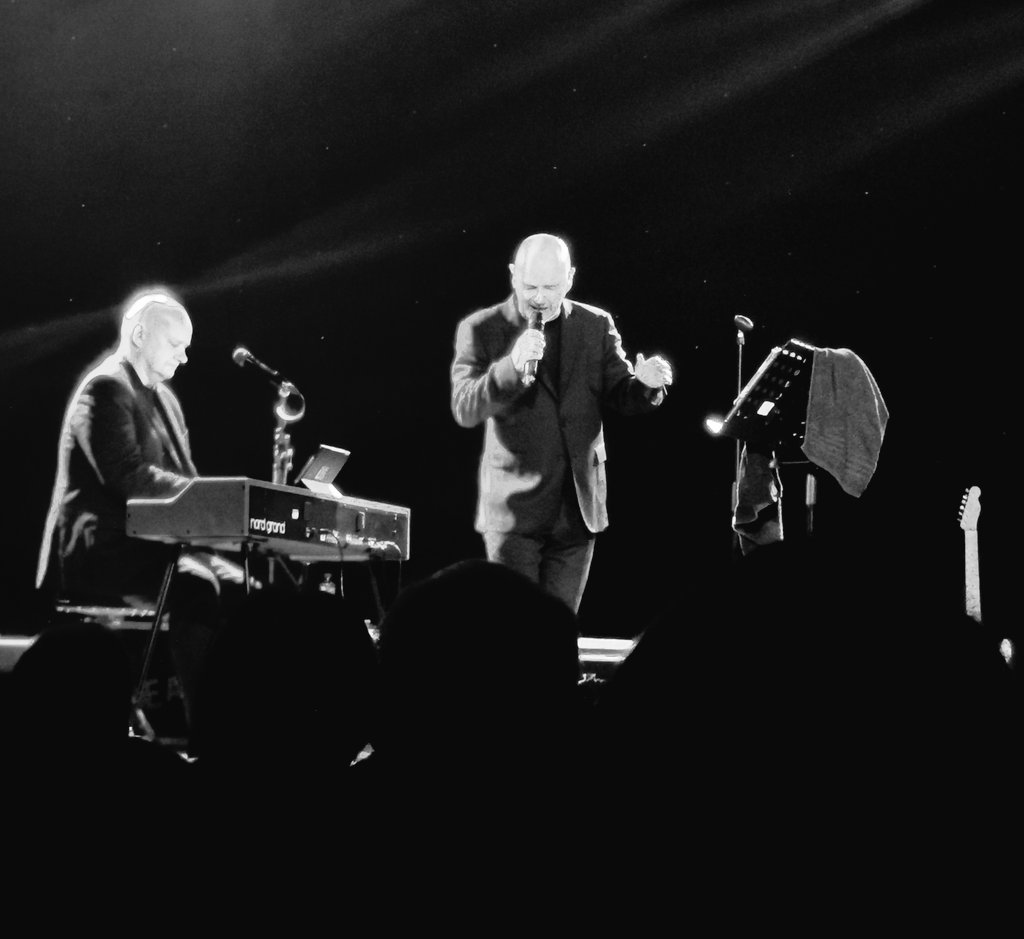 My 80s musical education continued tonight with these guys 👇 @hueandcry. What a sound! Thank you for a fab show and thanks to #CottinghamCivicHall for having us. ✌️