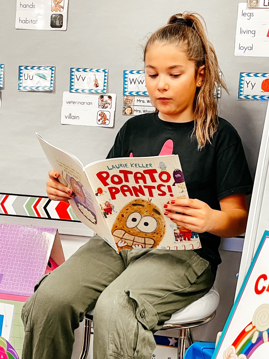 BCEWheeler's tweet photo. I love when previous students come back to visit and read to the class! ♥️  It’s also fun when their sibling is currently in my class. Thank you @BCEPalos for letting her come to read to us! https://t.co/wMXmYVGDfz