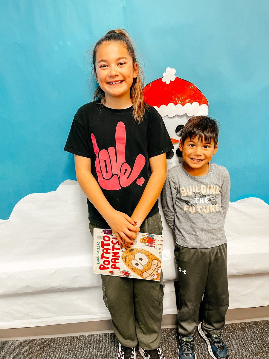 I love when previous students come back to visit and read to the class! ♥️  It’s also fun when their sibling is currently in my class. Thank you @BCEPalos for letting her come to read to us!