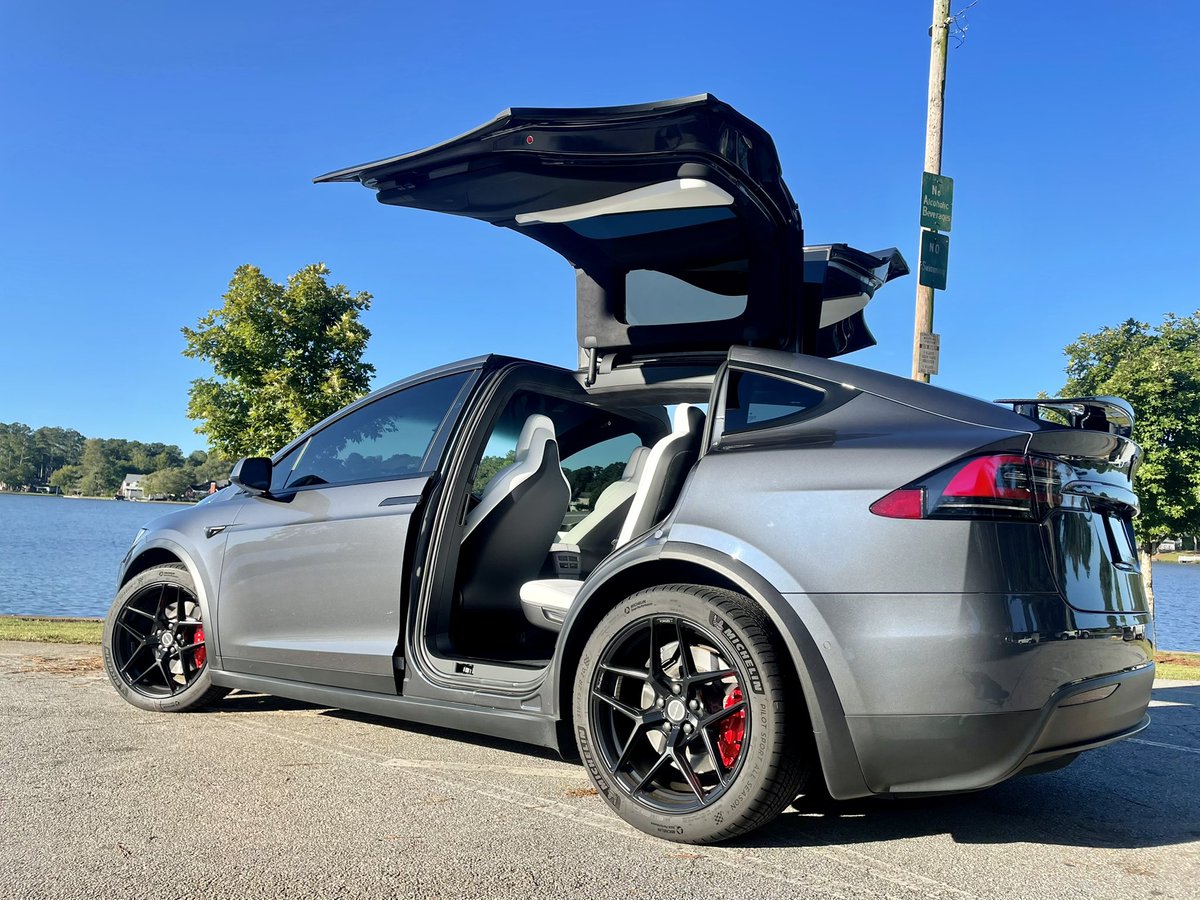 MichaelBarkwell's tweet photo. @teslaownersSV @elonmusk I love mine! FSD is amazing. https://t.co/xiipmgjCxD