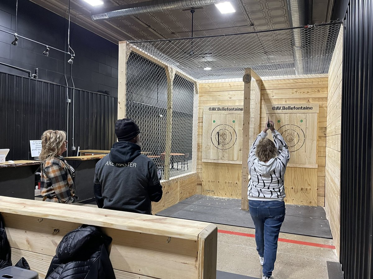 These lovely ladies are enjoying their evening throwing axes at Axe Ventura Bellefontaine! 🪓 Have you made your way to the new axe throwing place yet??

Walk ins welcome or book now at: axe-ventura.com/bellefontaine-…

#supportlocal #localfun