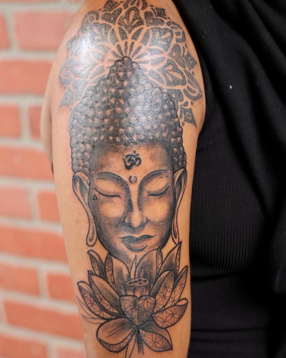 ddavisdesigns_'s tweet image. 🔥📲4️⃣ #houstontattoos #blackart