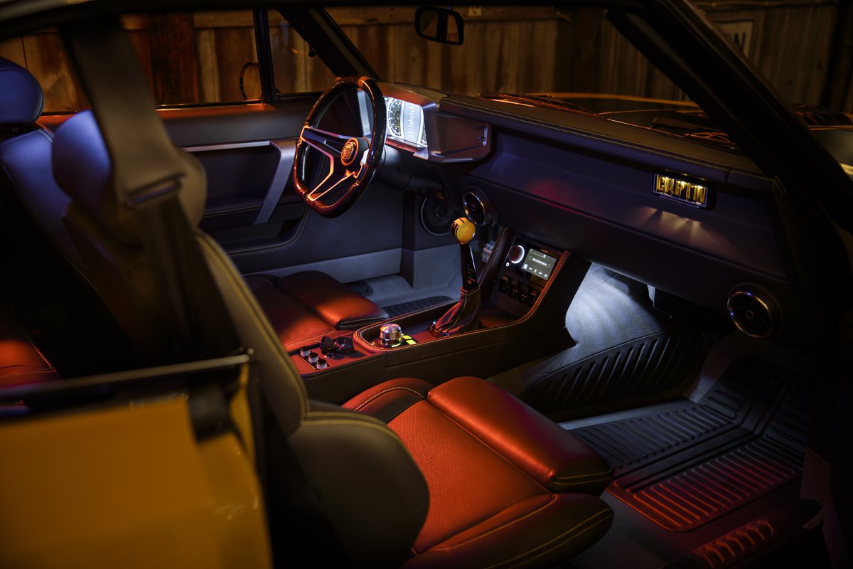 NoBrakingTweets's tweet photo. The @Ringbrothers have unveiled their latest creation — a custom 1969 @Dodge #Charger known as “#CAPTIV”. The build was completed for New Zealand motorsports legend @gmracing51 https://t.co/wRHhkYgkWQ