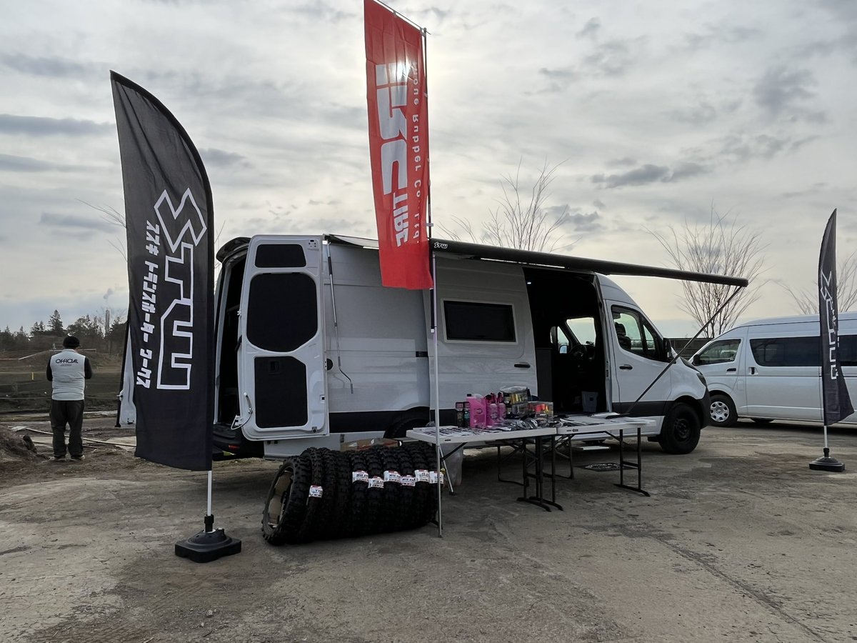 stw_tranpo's tweet photo. 1/29・30はJNCC WEX
オフロードビレッジ 出店です!
IRCタイヤ
Muc-Off
EKSゴーグル
FOXグローブ・マスク等も販売してます
#JNCC
#キャンピングカー
#トランポ
#マックオフ
#EKS
#FOX
#エンデューロ https://t.co/0zH99grEsV