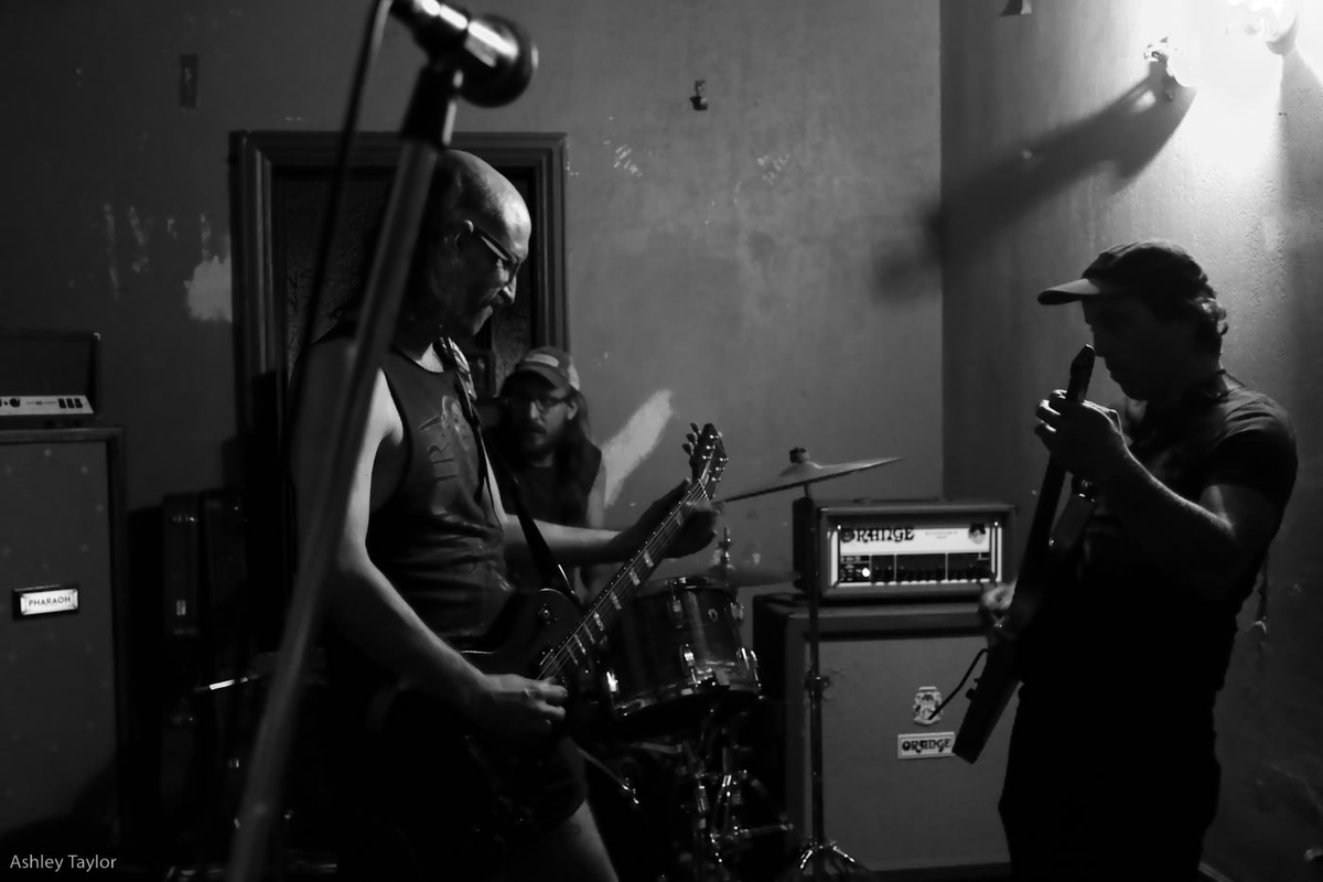 PghUrns's tweet photo. From one of our only shows last year. July 3

courtesy of A.L. Taylor Photography (ashtfoto on FB) https://t.co/K5Ik0DeNKw