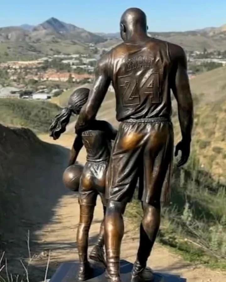 A statue of Kobe Bryant and Gianna Bryant has been placed at the crash site to mark the 2nd anniversary of the helicopter crash.

Continue resting in power legend https://t.co/GYLAZFh9PX