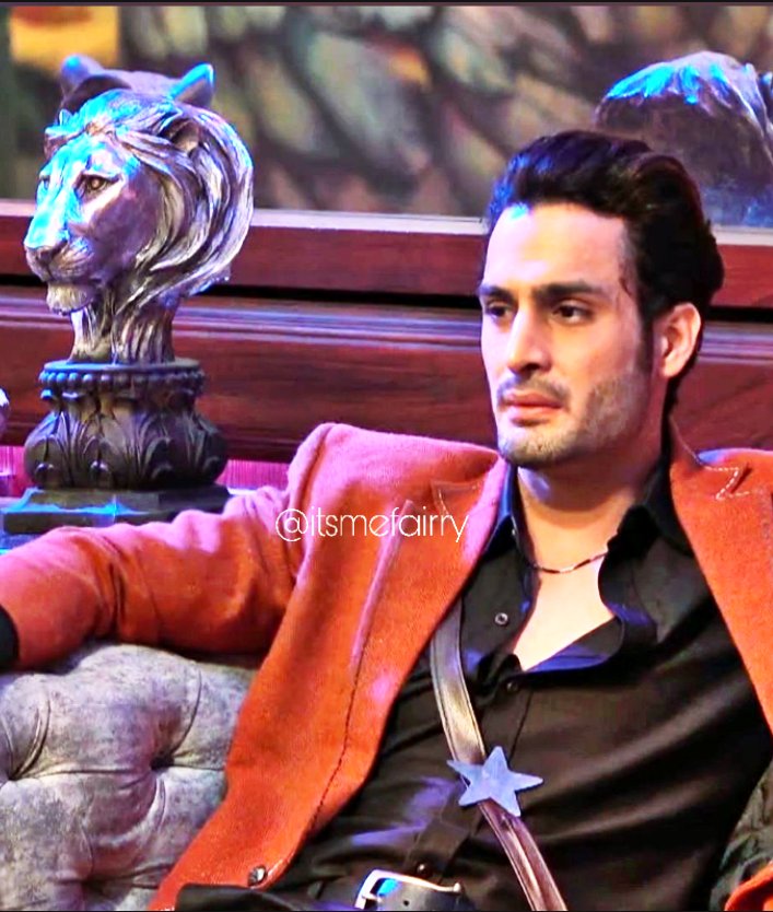 itsmemariyam's tweet photo. So today is the finale of Shit BB show, but but today only our lion @realumarriaz should be trending everywhere and only it should be talked about, So Army show more enthusiasm 

ASLI WINNER UMAR RIAZ
https://t.co/Xiwr1c5XqP https://t.co/kiHl5Tb02e