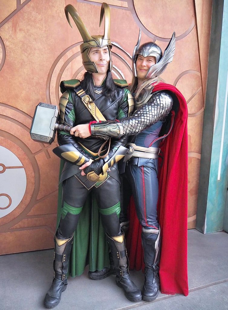 RT @PrettiestThor: Disneyland Thor and Loki uwu https://t.co/Qbb3MKDeDD