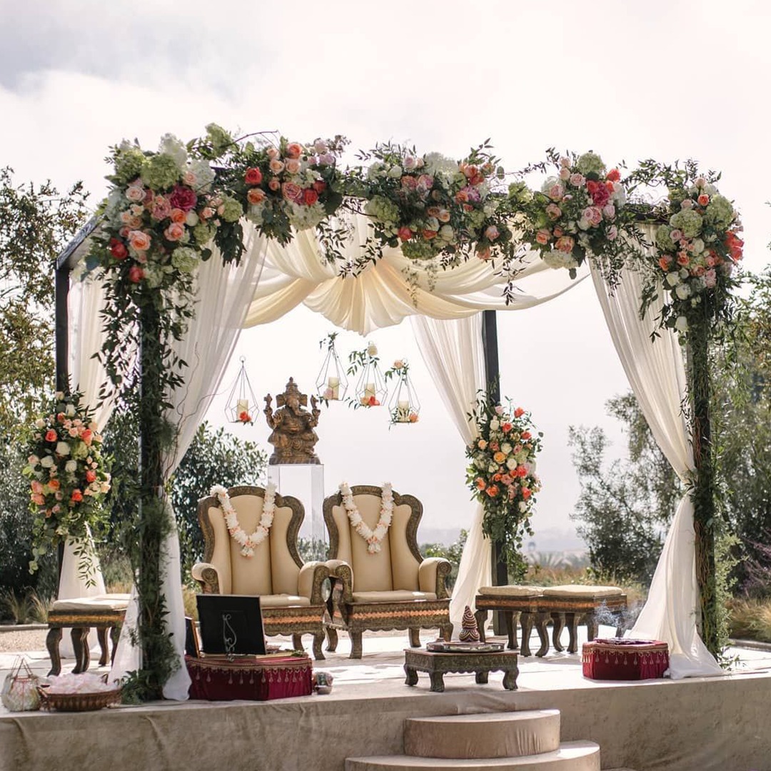 peppynite's tweet photo. Decorating moments with a perfect venue and cherishing each other with the memories created that will last forever...
🌺🌺🌺🌺
.
.
.
.
.
.
#decoration #wedding #engagementphotos #engagement #weddingvenues #love #flowers #peppynite #togetherforever https://t.co/myEjIXb2jh