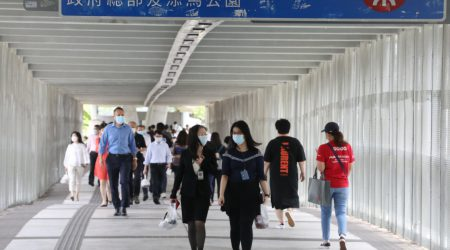 國家安全首要系政治安全，全國人大按香港實際情況完善選舉制度嘅決定，擁有堅穩嘅法理基礎，為「愛國者治港」提供重要嘅制度保障。鄭若驊期望教師能進一步了解《憲法》、《基本法》、香港國安法和完善選舉制度，從而向學生傳授正確嘅知識，培育具有國家觀念嘅明法守禮新一代。
