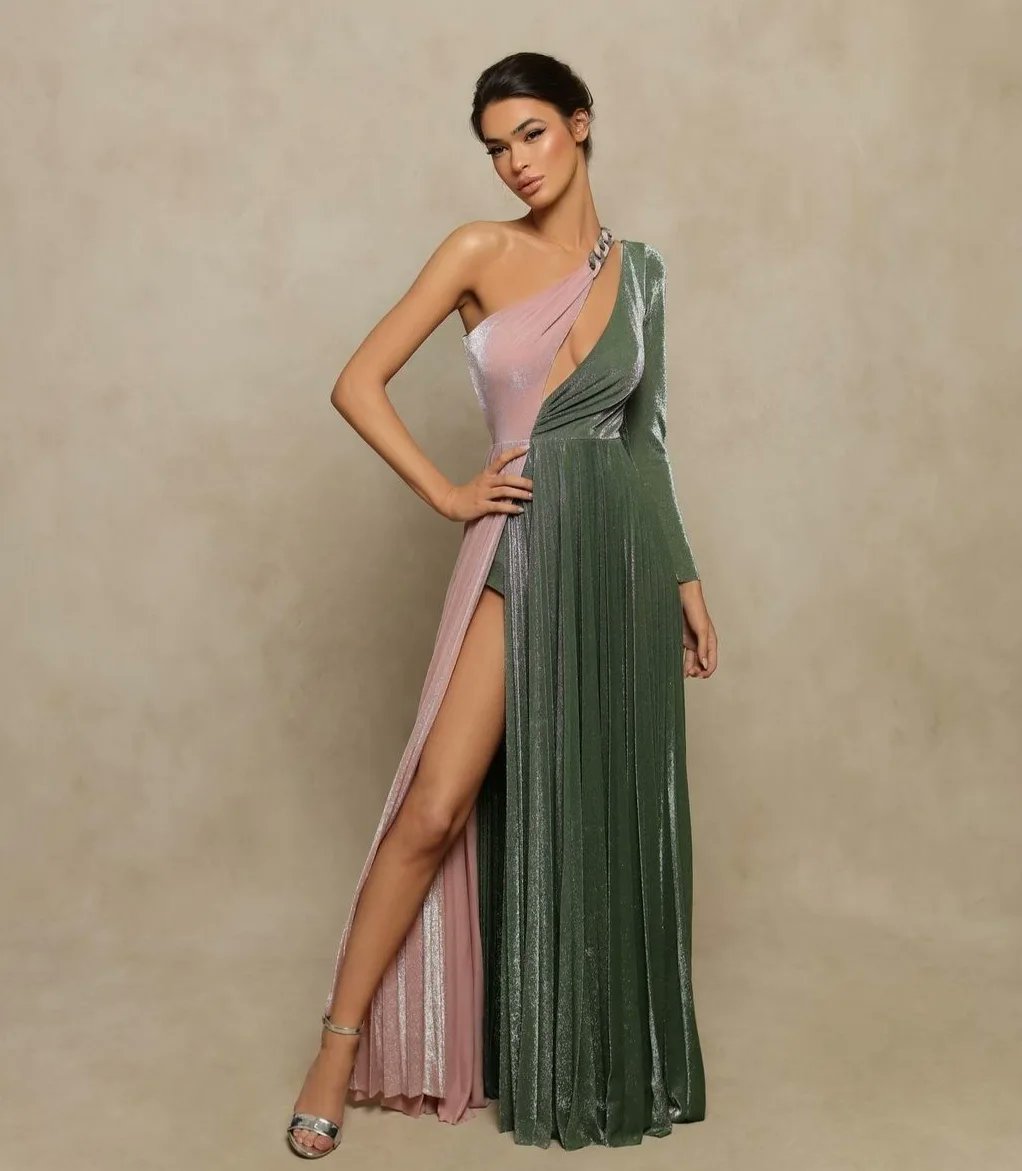 P_FASHIONDIARY's tweet photo. A beautiful two-tone jersey dress with an elegant asymmetric neckline by #TarikEdiz.
#pandafashiondiary #fashion #fashionblog #fashionblogger #inspiration #ootd https://t.co/KmtkF6HSWe
