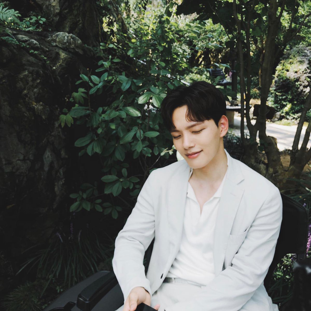 jjin_9oo's tweet photo. 내가 보는 남자 킬포가... 어깨라인인데...
지구 어깨랑 등보면 태평양수준...
하... 미치게 너무 조타
#여진구 #9oo #9oo그램 https://t.co/XHxu5sLlep