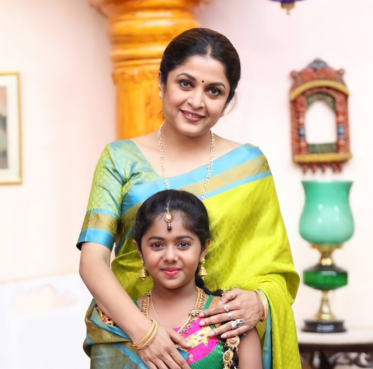 KamaleeRk's tweet photo. Happy Happy Happy Birthday @dewan_sayfa ✨🌹❤️
May Allah bless you always 🌟🌺
And you are such a pure hearted person 💫❤️Don’t worry about anything, just be brave😊 You always have to be strong
@meramyakrishnan
#ramyakrishanan
#queen
#ரம்யாகிருஷ்ணன் https://t.co/PbxyXm0se7