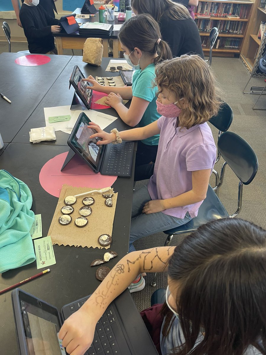 ScottSTEM5's tweet photo. The kids’ favorite: Oreo moon phases! https://t.co/etg17BsM6L