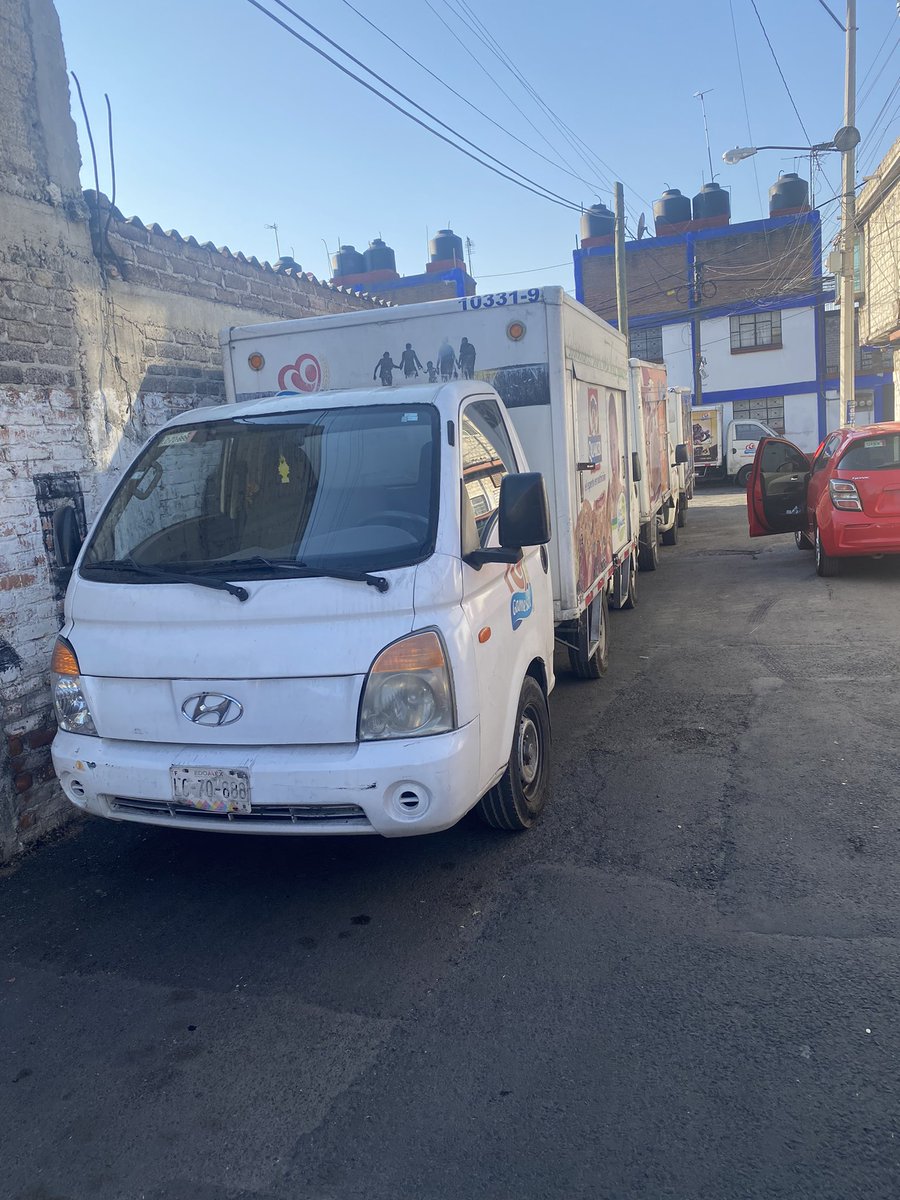 carlos8180's tweet photo. @PepsiCoMex donde puedo reportar unidades de #Gamesa? Todos los días sus camionetas estacionadas por más de dos horas ocasionando caos vehicular, así como pudiendo generar un accidente… https://t.co/FfYAFqe6aN