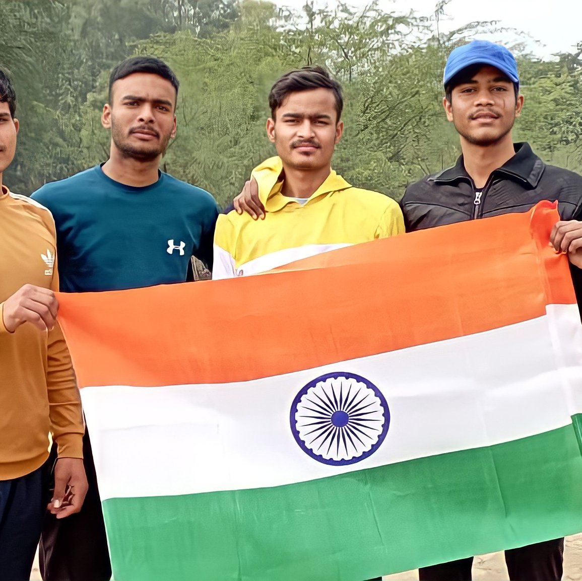 INDIANArmy557's tweet photo. #JusticForArmyStudents
@narendramodi 
@rajnathsingh
@PMOIndia 
IRO DELHI
Sir aap humare ghr ki bhi problem samjho,sir kab tak humare ghr wale hume paise denge ab to papa ki bhi age ho gyi hai 😭sir army bharti na lagne se bahut problem ho gyi hai plz sir jaldi bharti karwa dijiye https://t.co/6oUoVR2yxX