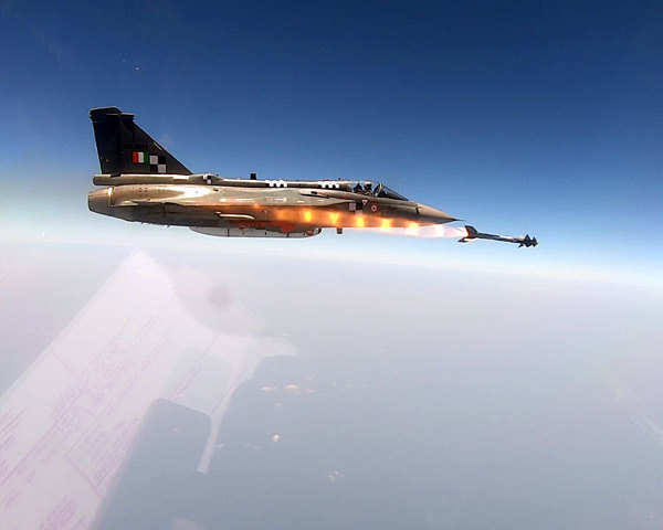 DarkCruiser12's tweet photo. In pic, Tejas is launching a nightmare of dog fight 🇮🇳🇮🇱🇮🇳🇮🇱
The mighty #Python5
#HAL #TEJAS #Rafael #IAI https://t.co/RftVWTDavd