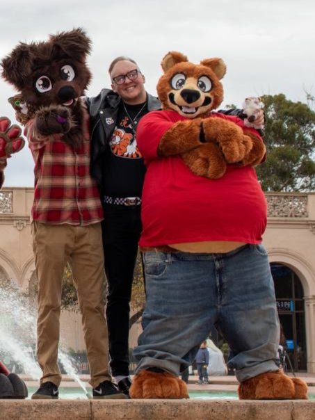 GusDaBurr's tweet photo. Bear and doggy!
I love fursuiting so much <3 

Bonus here is your daily dose of bear belly peak XP happy #FursuitFriday https://t.co/xlTQFYcshl