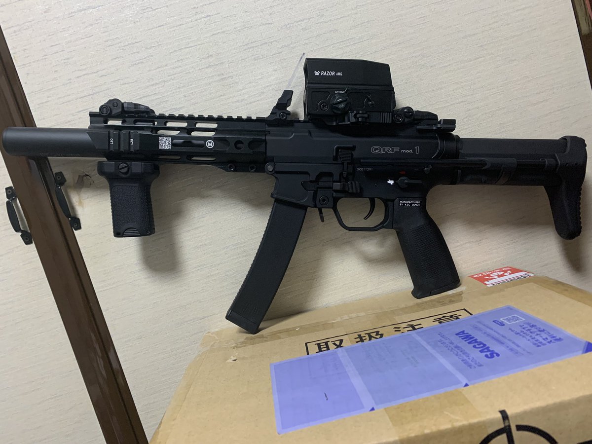SpaceGoripanji's tweet photo. KSC福袋産の外装カスタム完了！

最初はハンドガード無しでどうしようか悩んだけど社外品ハンドガード買って着けるのにそこまで苦労しなかったのが助かった。

#KSC #QRFmod1 #サバゲー #QRF #サバゲーマーさんと繋がりたい https://t.co/MA4dGYwFtH