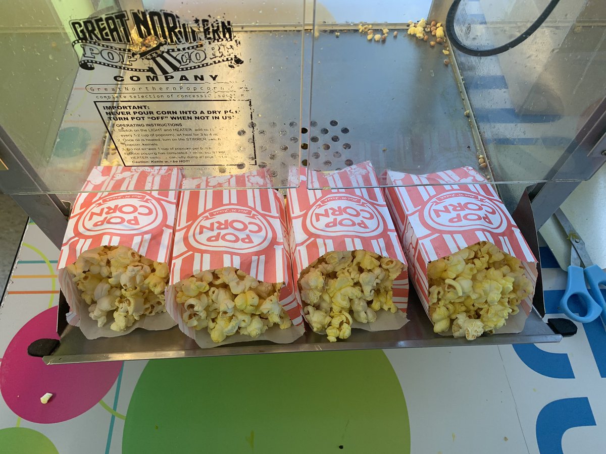 PoteatsPromos's tweet photo. Popcorn day!!! Everyone definitely enjoyed the hospitality today of being served popcorn throughout the day! #renzleaderz #popcornday #employeesfirst https://t.co/Oc3onKwEXz