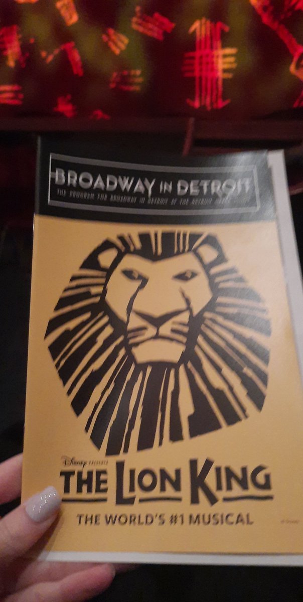 ThespianThings's tweet photo. Somehow, I am a first time flier here tonight @LionKingTour. The SECOND the lights came up I started crying. Someone find Julie Taymor and hug her for me. https://t.co/EbZuGSPKEo