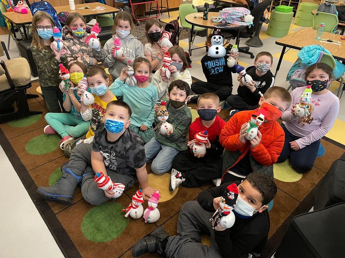 LynnetteMGall's tweet photo. Over the past few weeks, we have continued one of my favorite winter traditions… making sock snowmen! I have done this craft with third graders, sixth graders, and now second graders! Hey past BB students, do you still have your snowmen? #secondgradecadets #onevillage https://t.co/Qj4aqpph3n