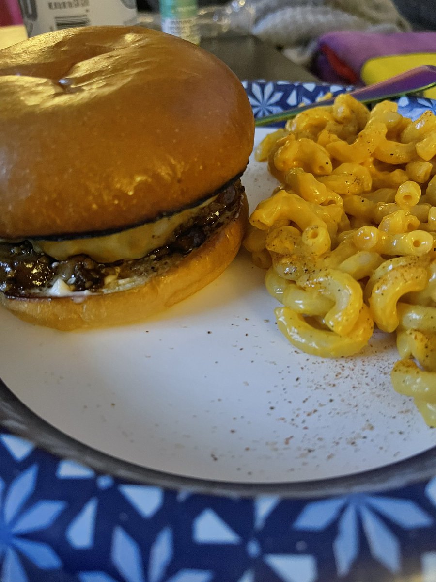 listen2facejam's tweet photo. Staying safe with my cast iron and using the mythical kitchen myth munchers burger method #dreamsbecomefood https://t.co/6aUcz6oROv