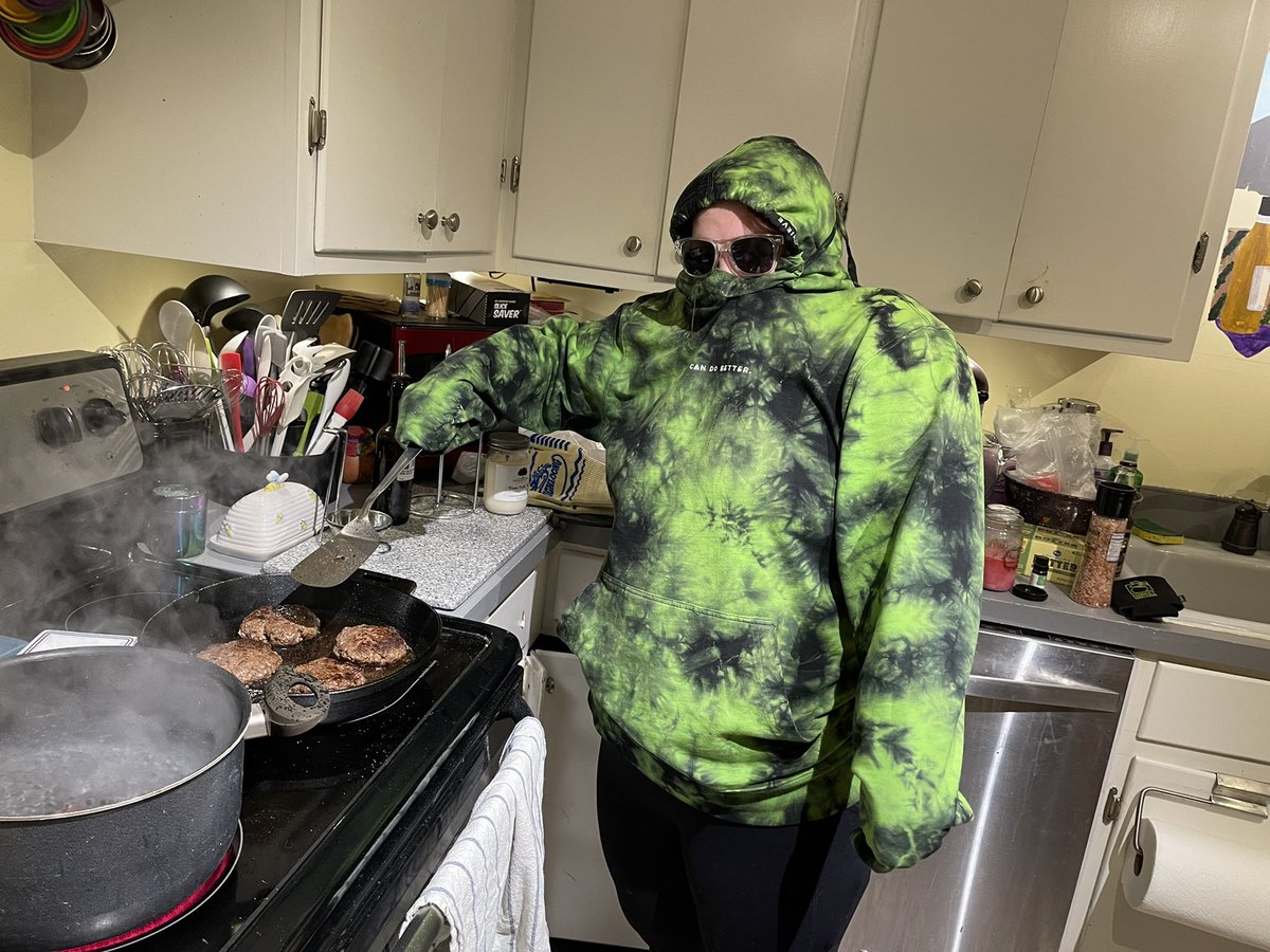 listen2facejam's tweet photo. Staying safe with my cast iron and using the mythical kitchen myth munchers burger method #dreamsbecomefood https://t.co/6aUcz6oROv