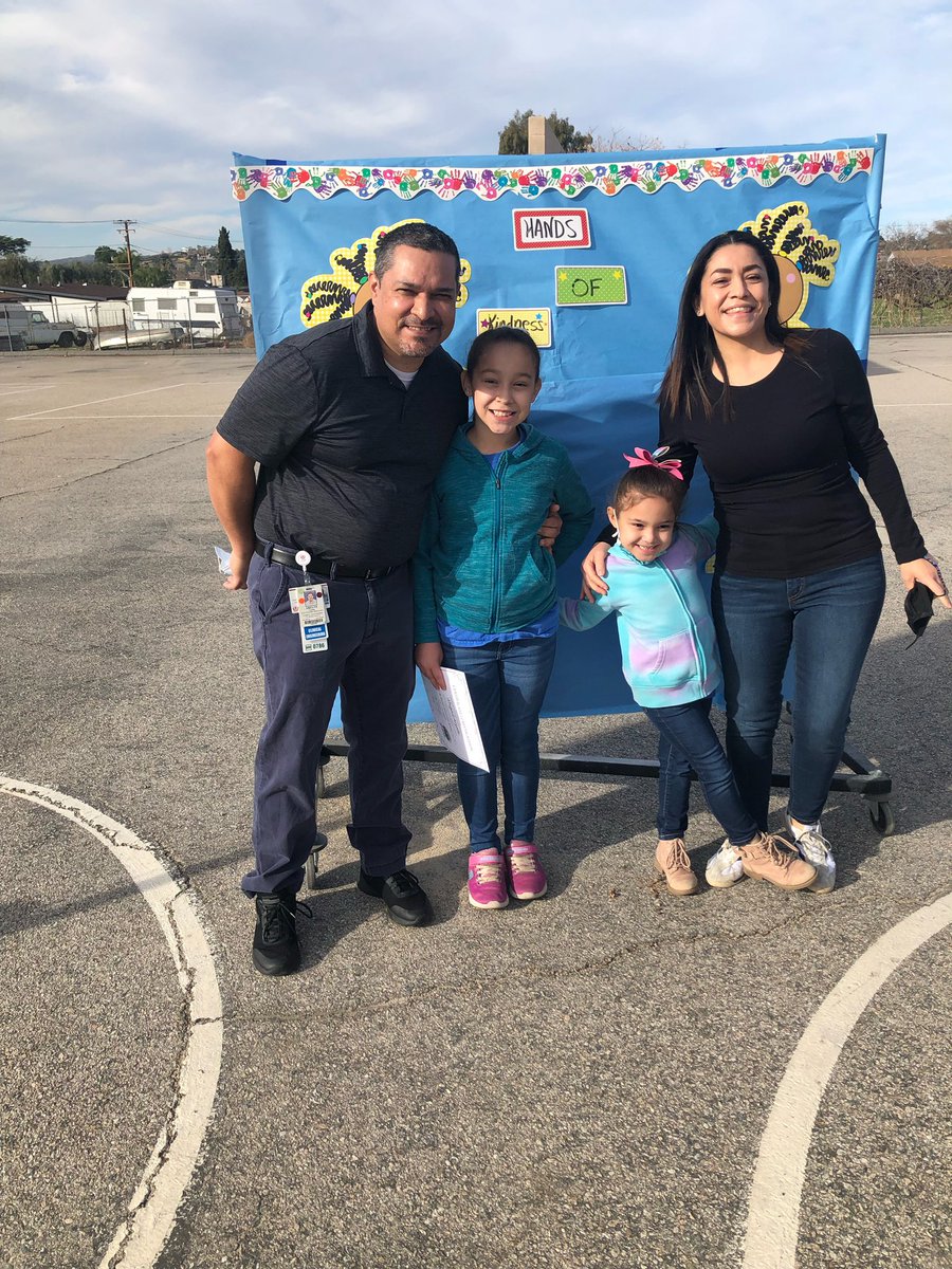 Hands of kindness at Dunlap! 🐬 #ycjusdallin22