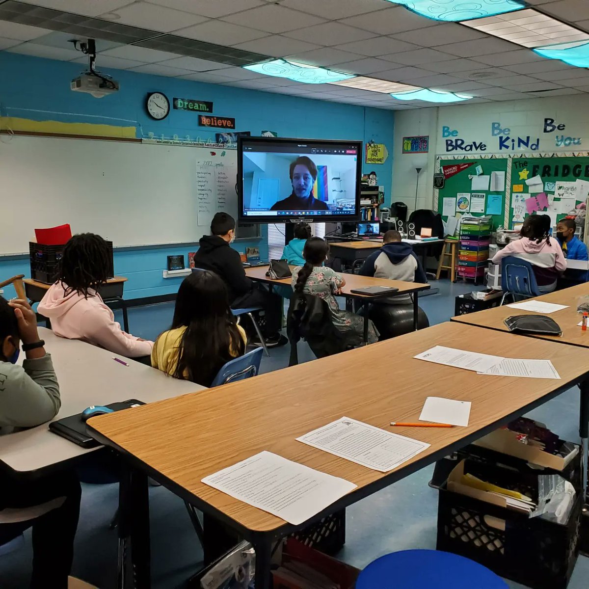 SuziQBerry's tweet photo. Fun time today! My class Skyped with a scientist today. Mr. Ralston works with NASA. He researches the planet Mars. They asked great questions! @skype @skypeascientist #mylittlepeeps https://t.co/PiXxm5m4Th