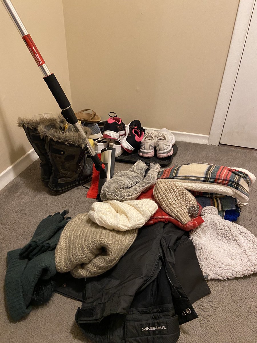 newsyCaitlin's tweet photo. The Burch says bring it on 💪🏼❄️ 🎿 

And to whomever stole my skis, snowshoes, etc. from storage right before a potential blizzard…I hear cold karma is headed YOUR way 🤬🥶😭 #couldbeworse #staysafefriends https://t.co/BBU6SASzJ4