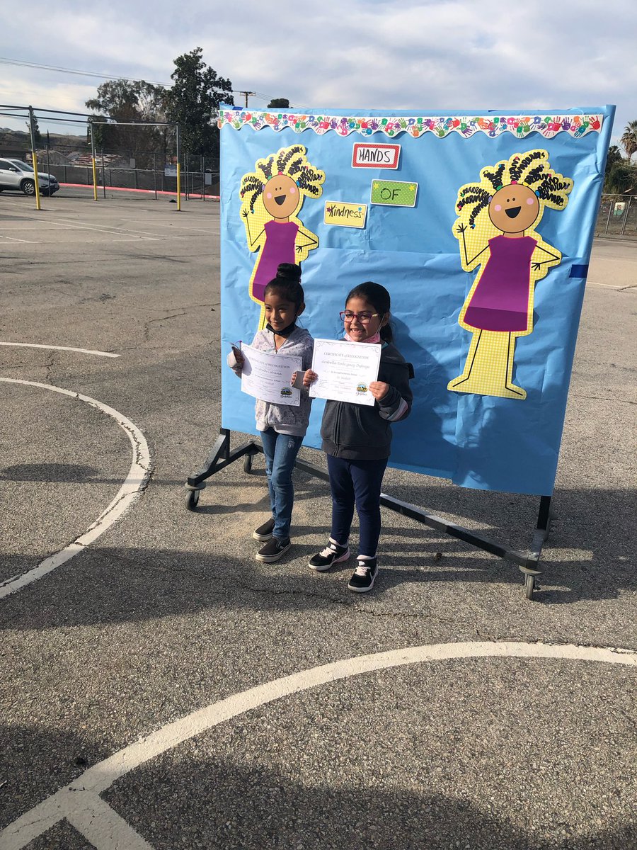 Hands of kindness at Dunlap! 🐬 #ycjusdallin22