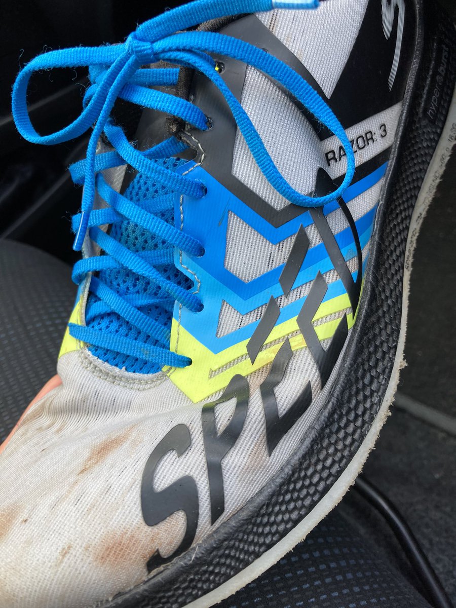 qtKVkhcNpkIxw9b's tweet photo. 今朝は5時からトレッドミル60分(裸足🦶10km)
そして9時から某中学生と2km×3(3'30"/km、r:3分)+30分クロカンジョグ razor3使用
このシューズはアウトソールの耐摩耗性は普通だが、いつ履いても接地の感触が非常に良いし変わらない
そういう意味で耐久性が高い
#razor3
#スケッチャーズ https://t.co/5yAcb2N7Uc