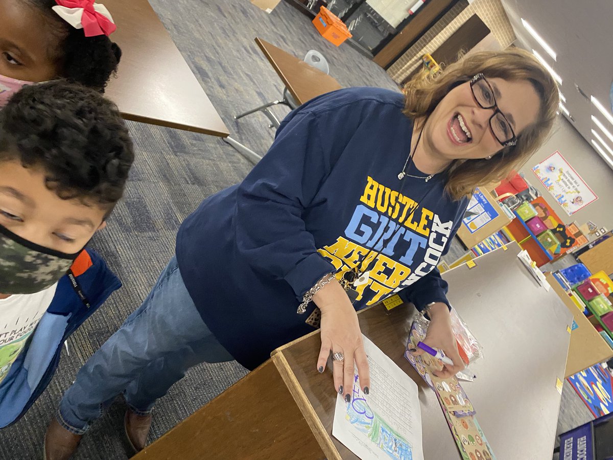 EvaPCFISD's tweet photo. Showtime at @Hancockcfisd !
I’ve never seen my kids SO excited about feedback on their work!! The scented stickers were a hit! #ShowtimeFriday! https://t.co/VyJ19b3O9f