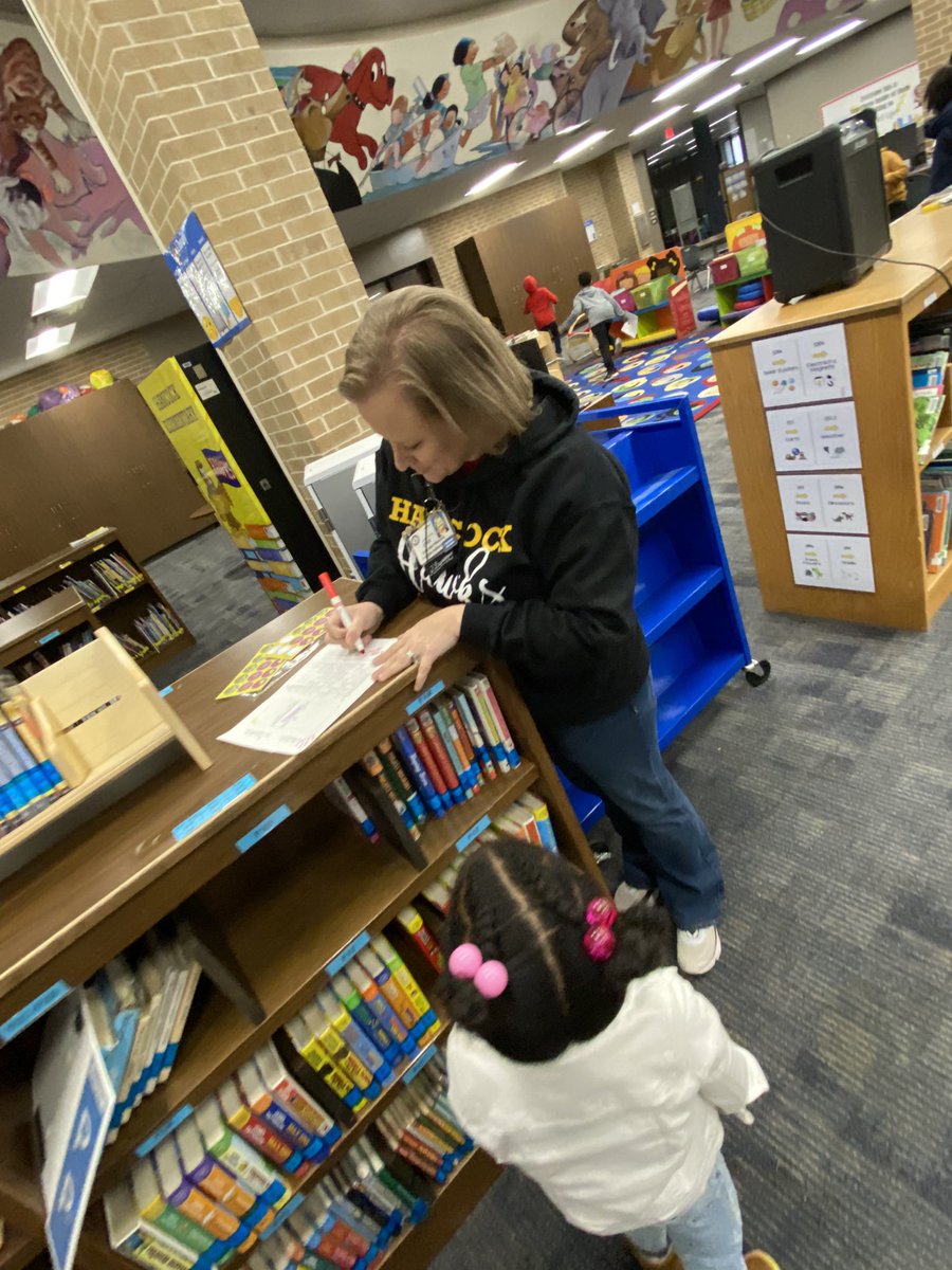 EvaPCFISD's tweet photo. Showtime at @Hancockcfisd !
I’ve never seen my kids SO excited about feedback on their work!! The scented stickers were a hit! #ShowtimeFriday! https://t.co/VyJ19b3O9f