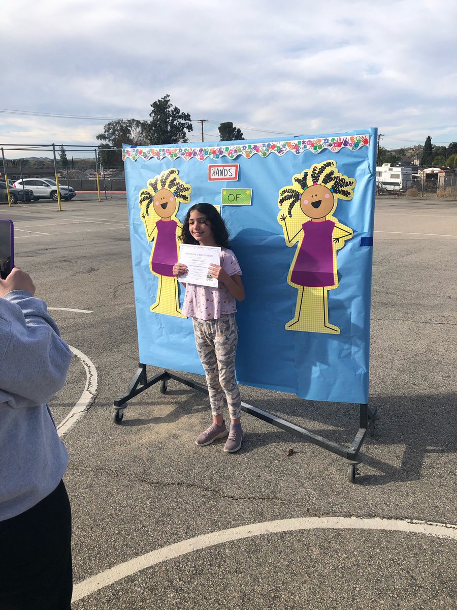 Hands of kindness at Dunlap! 🐬 #ycjusdallin22