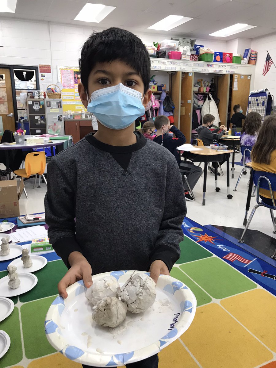 miller_first's tweet photo. Would you like to build a snowman that never melts? ☃️ That’s exactly what we accomplished! A week long paper maché snowman project! Students also wrote how-to books to accompany their creation! Everyone was so proud of their hard work! ❤️ @tincroadschool https://t.co/VQYd8AjSIH