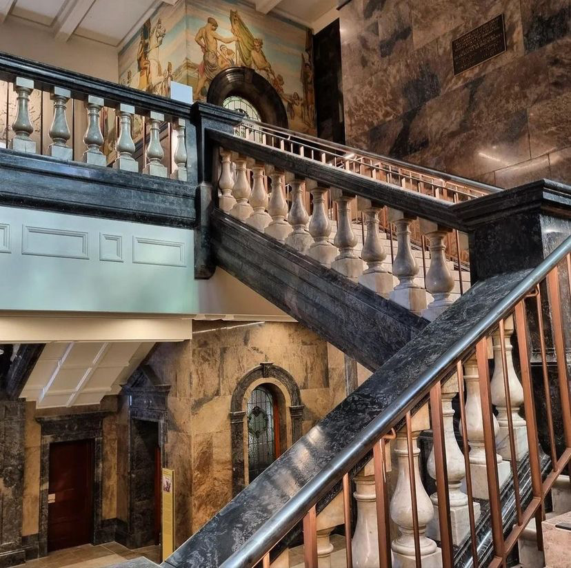 Library_Vic's tweet photo. ❣️ There's just something about that staircase!
If you're visiting the Library this weekend, don't forget to tag us in your lovely #LibraryVicPics.
This one was snapped by talented visitor, Wan.
✨ Have a lovely Saturday.
📷 IG: lifelong_wan https://t.co/fpZEhmviJY