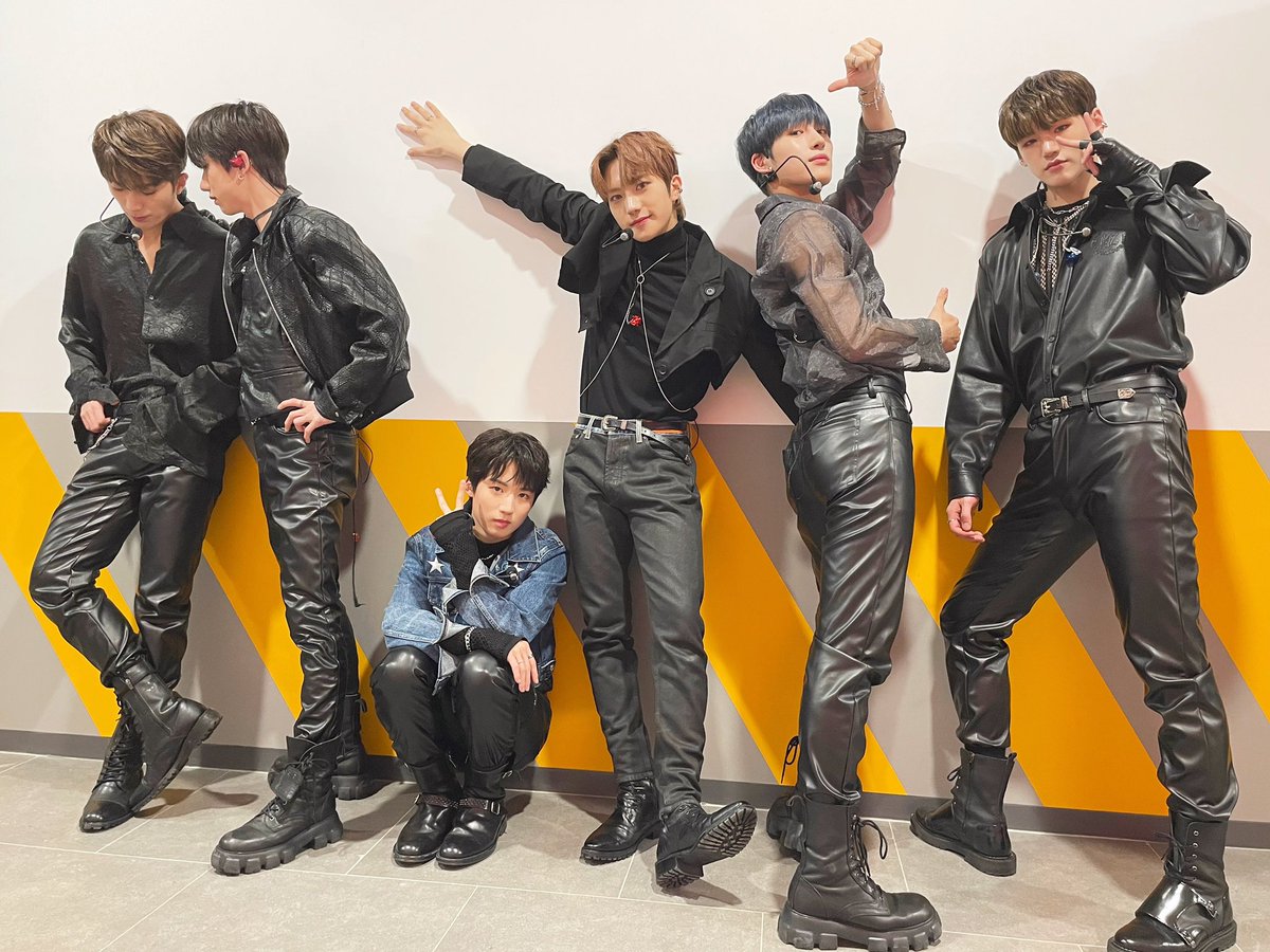 justbtwt's tweet photo. ⠀⠀=͟͟͞͞        ✦.       reαdч       ?       -       burn       !       @       𝗝𝗨𝗦𝗧  𝗕       ›       updαte       ː       #WEi1stCB       !

Llegando tarde por culpa del acuariano, la buena noticia es que todos nos bañamos ! Un beso para Kayle <3 https://t.co/avpJGMF6Wo