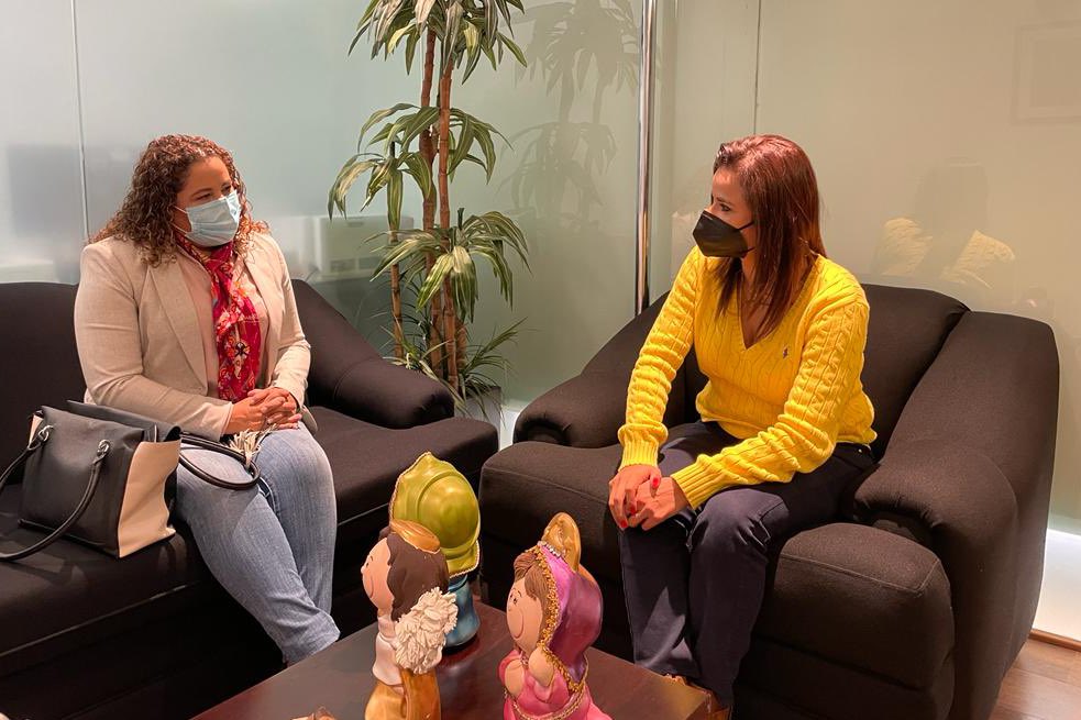 OnmpriNacional's tweet photo. Porque las mujeres unidas somos más fuertes, nuestra Pdta. nacional @MonseArcosV sostuvo un productiva reunión con @LetyBarreraM, Sria. de Acción Femenil de la @CNC_CEN, para planificar próximas actividades y el lanzamiento de un trabajo editorial que realizamos en conjunto. https://t.co/g2jFCq3Ljd