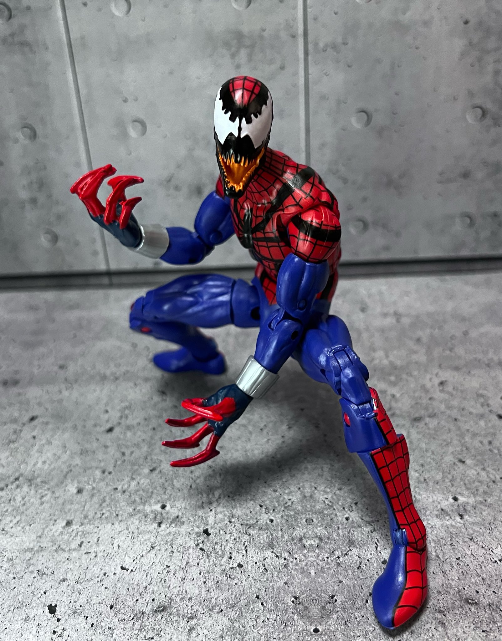 マーベルレジェンド スパイダー カーネイジ (ベン ライリー)