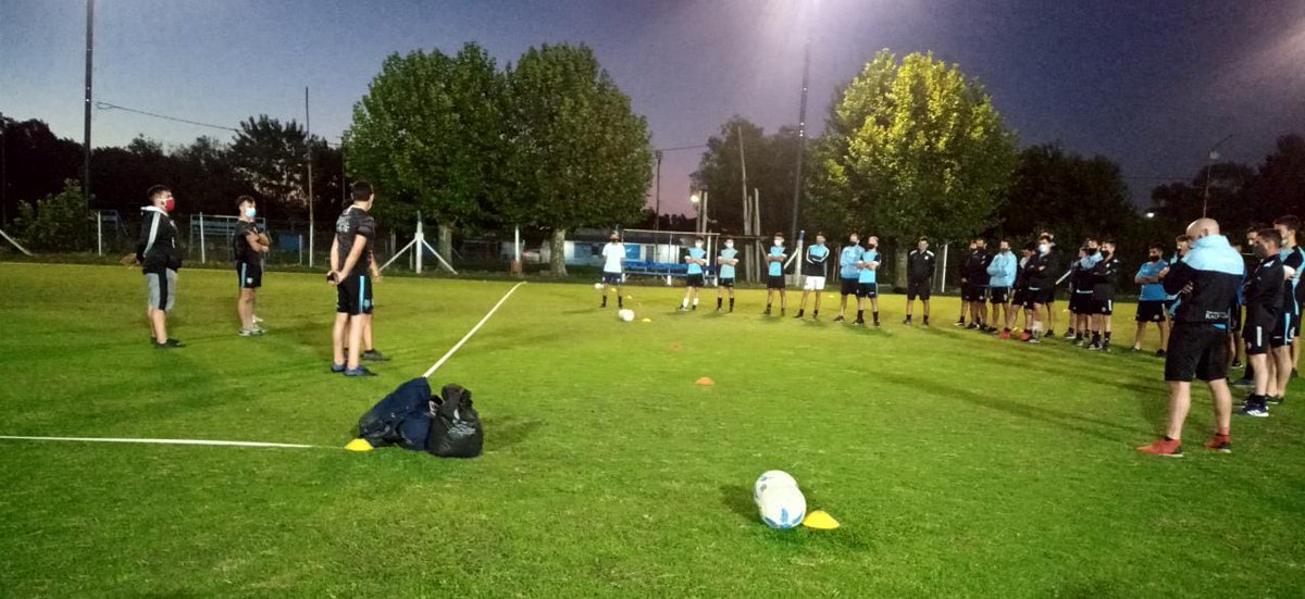 Inicio de pretemporada! 
Esta noche el plantel superior de Racing se hizo presente en el estadio para arrancar los preparativos físicos de cara a la vuelta a la Liga Chascomunense de fútbol.