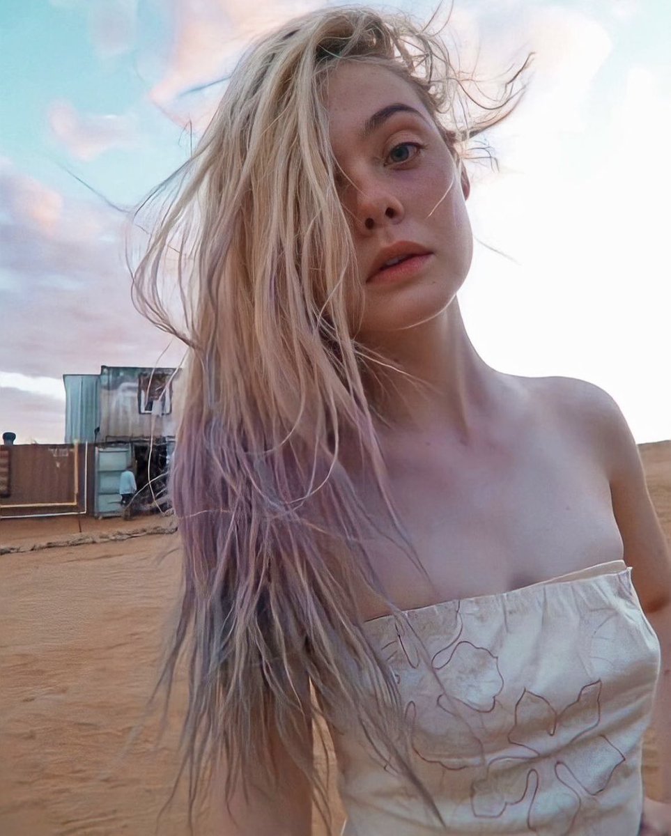 MetaverseOfArts's tweet photo. Elle Fanning https://t.co/axgY0EWl7t