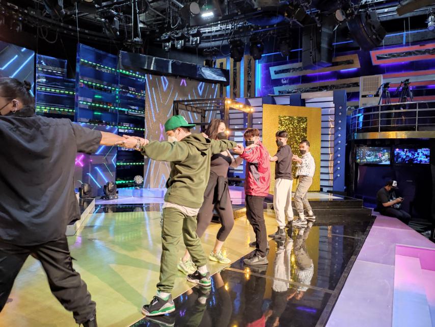itsShowtimeNa tweet picture