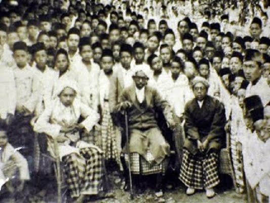 HIDJKSL's tweet photo. Pesan para Masyayikh, di antara matan yang perlu dihafal oleh para penuntut ilmu adalah:

1) Matan Aqidatul Awam (Akidah) 
2) Matan Ummul Barahin (Akidah) 
3) Matan Jauharatul Tauhid (Akidah) 
4) Matan Kharidah Bahiyyah (Akidah) 
5) Matan Ghayah Wat Taqrib (Fiqih) 

⤵️ ⤵️ ⤵️ https://t.co/isVYvEc7xv