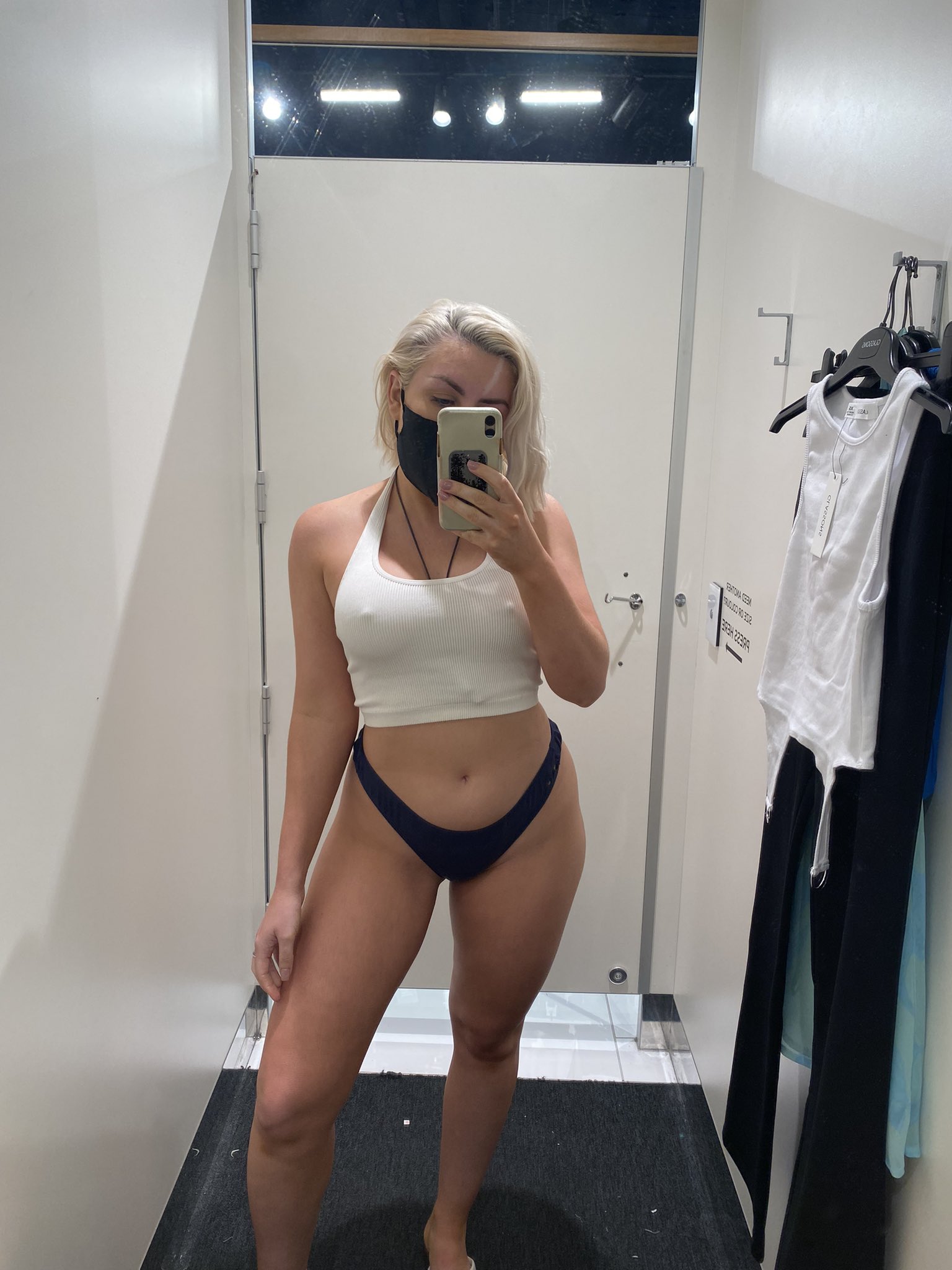 Change room selfie https://t.co/0B6l7q1Al0