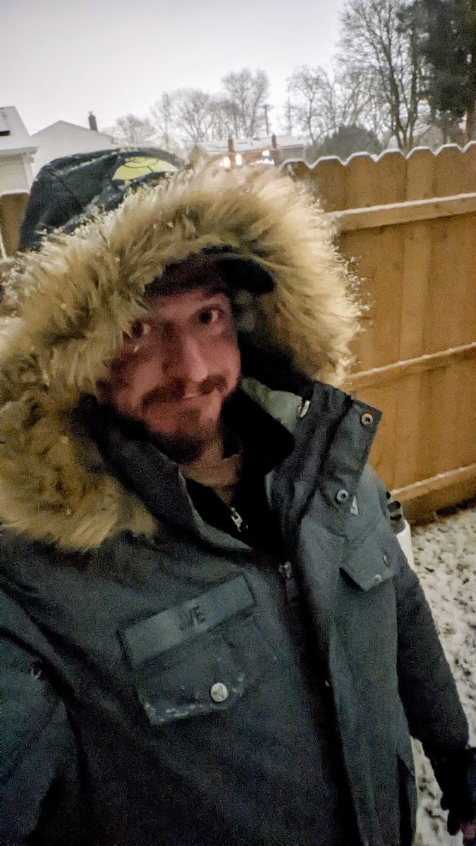 ProfessorJive's tweet image. TFW you can't go to Europa, but a bomb cyclone is bringing it to you #deepstonecrypt #destiny2 #dresstiny