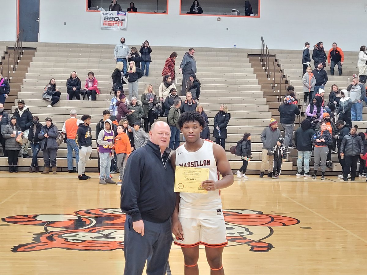 Congrats to our Brennen Crowe on Player of the game &amp; <a href="/Nate10Watkins/">Nate Watkins</a>  <a href="/HOF_Hoops/">HoF Hardwood Classic</a> Classic Scholarship.