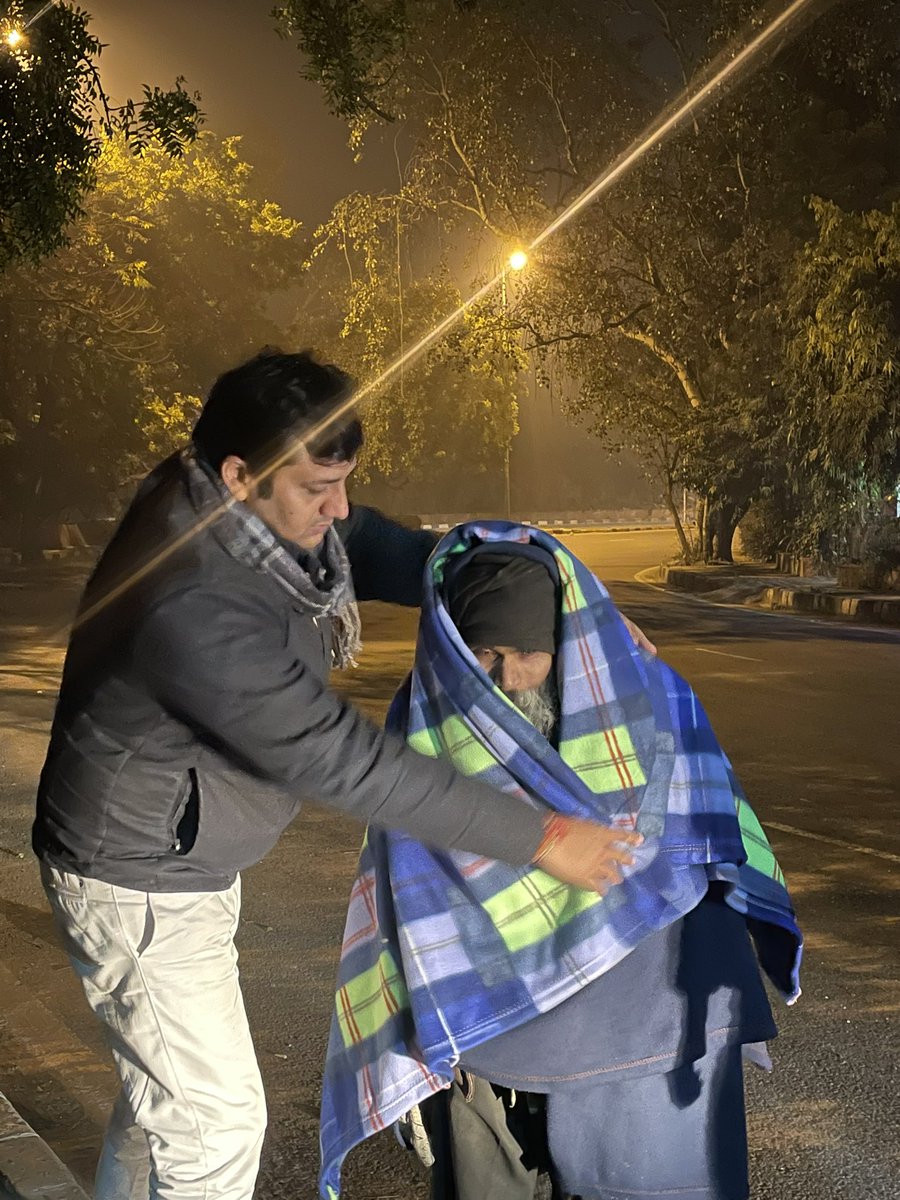 irakeshguptabjp's tweet photo. हमारे प्रेरणा स्रोत भाजपा के यशस्वी प्रदेश अध्यक्ष
आदरणीय श्री @adeshguptabjp जी के जन्म दिवस (29 जनवरी) के अवसर पर आयोजित सेवा सप्ताह के अंतर्गत कल रात्रि सराय पीपल थाला के मंडल अध्यक्ष बड़े भाई #NitinGoel जी के साथ कम्बल वितरण क़िया।
#HBDadeshguptabjp
#BJPDelhi
@OfficeOfAdeshG https://t.co/6aUMIFdcfn